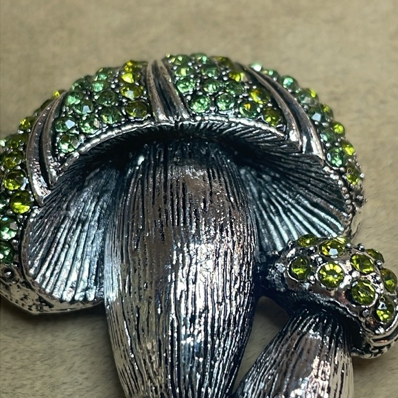 Green Rhinestone Mushroom Brooch - Picture 2 of 5